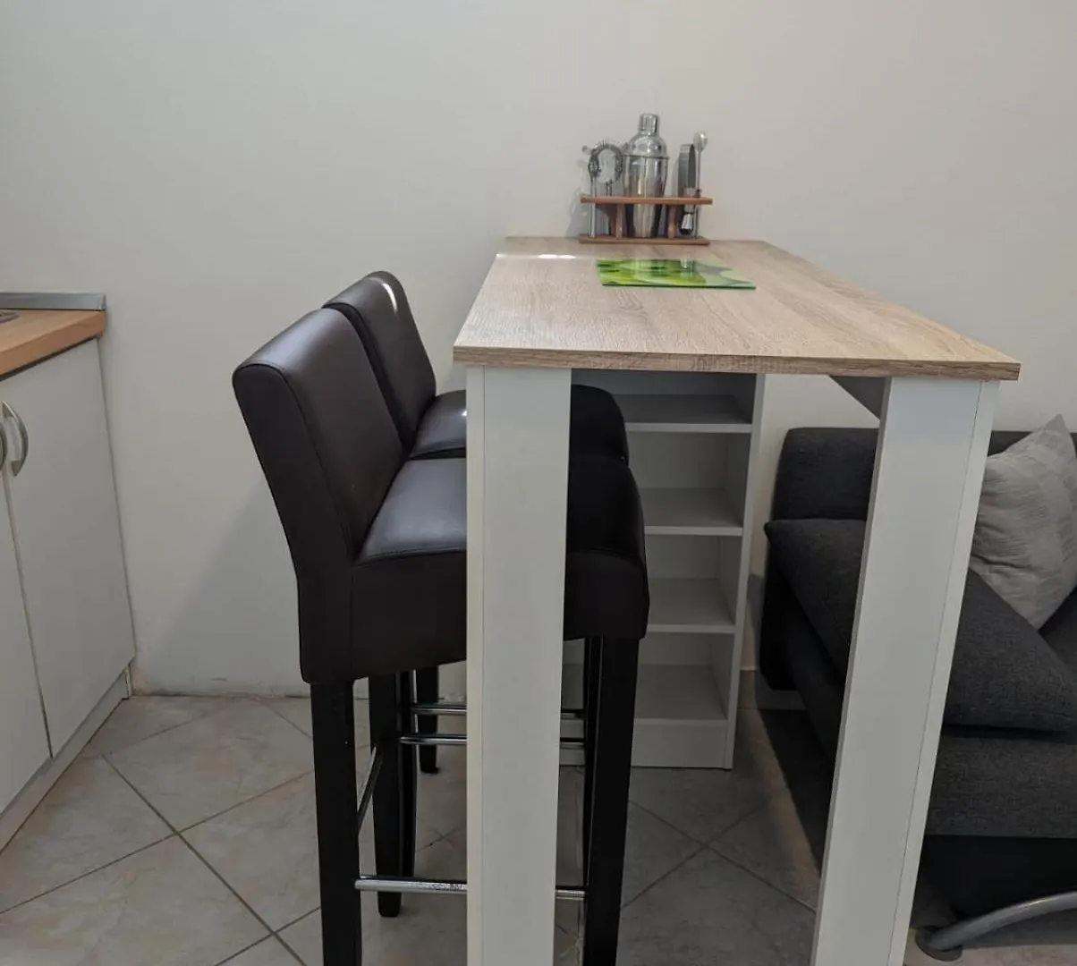 Lily Apartamento Vir 0*,